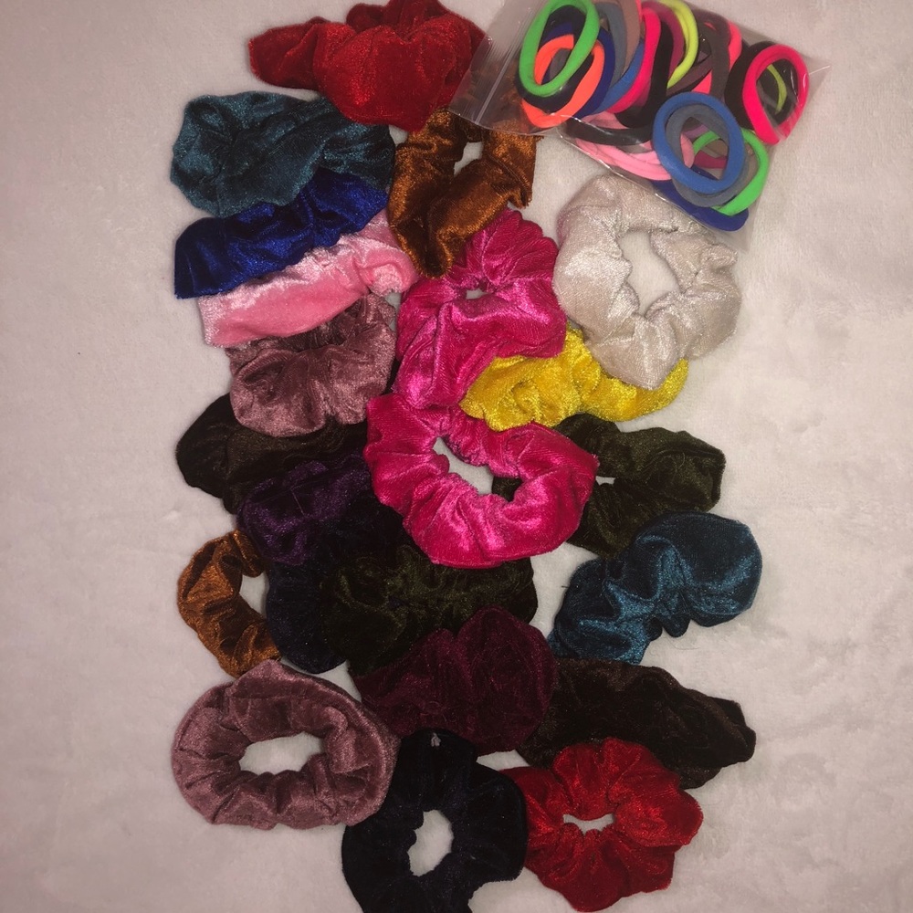FREE! Scrunchies with ever $10+ purchase!